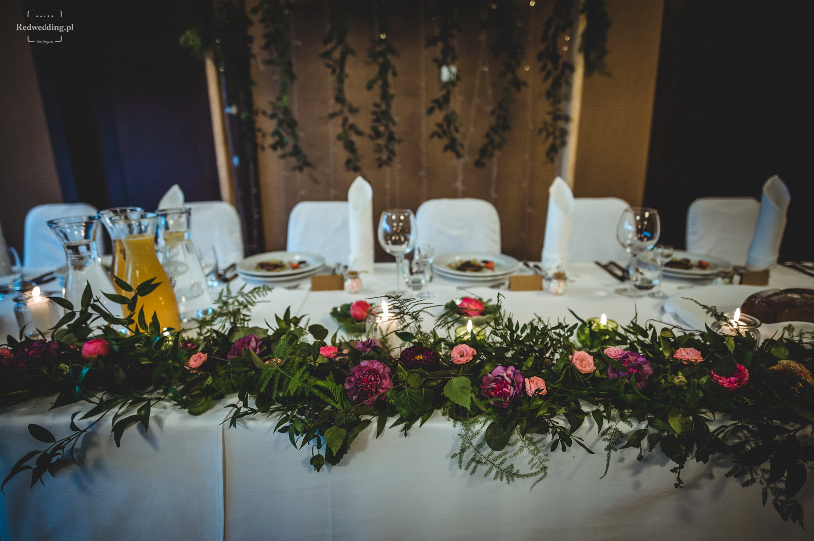 Kwiaty na stole gości weselnych